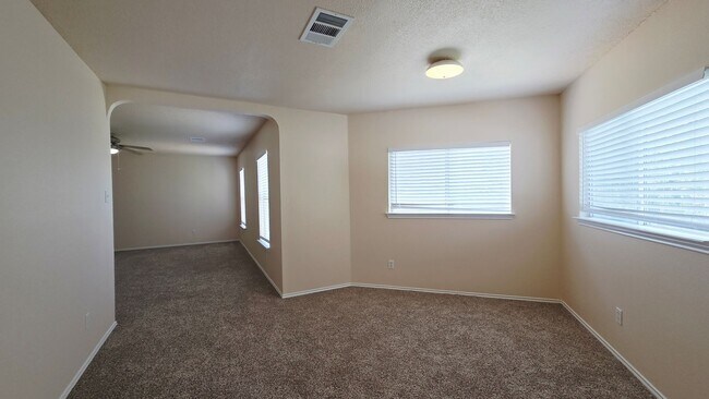 Building Photo - 5 Bedroom Beauty!  Far NorthWest SA off Potranco and Loop 1604