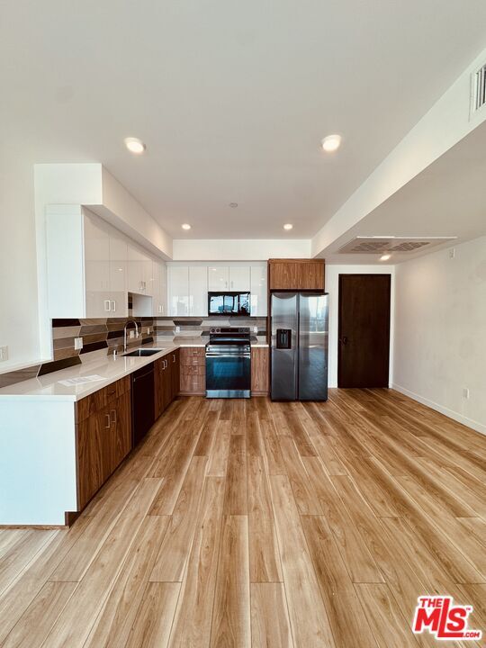 Primary Photo - 252 N Hoover St