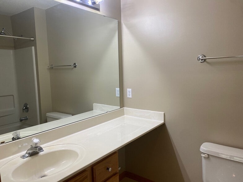 Building Photo - 7874 Garland Ln N