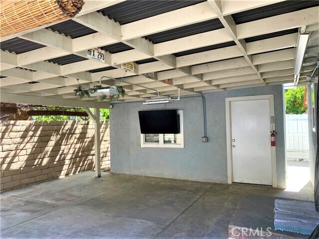 Building Photo - 417 S Flower St