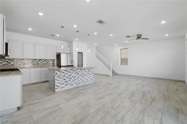 Building Photo - 8025 Texas Hls St
