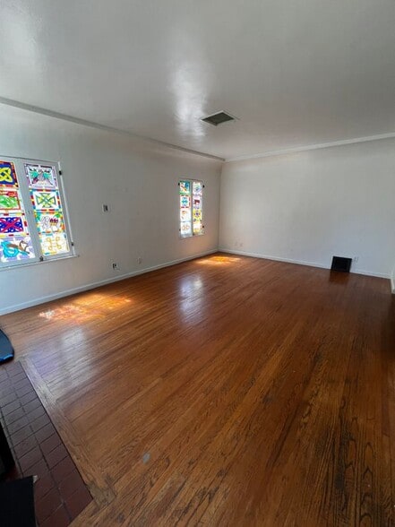 Building Photo - 484 W 25th