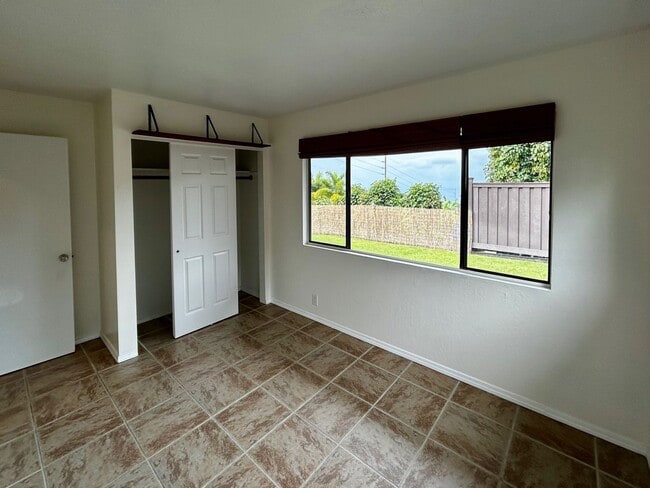 Building Photo - Unfurnished Single level home that's Pet friendly!