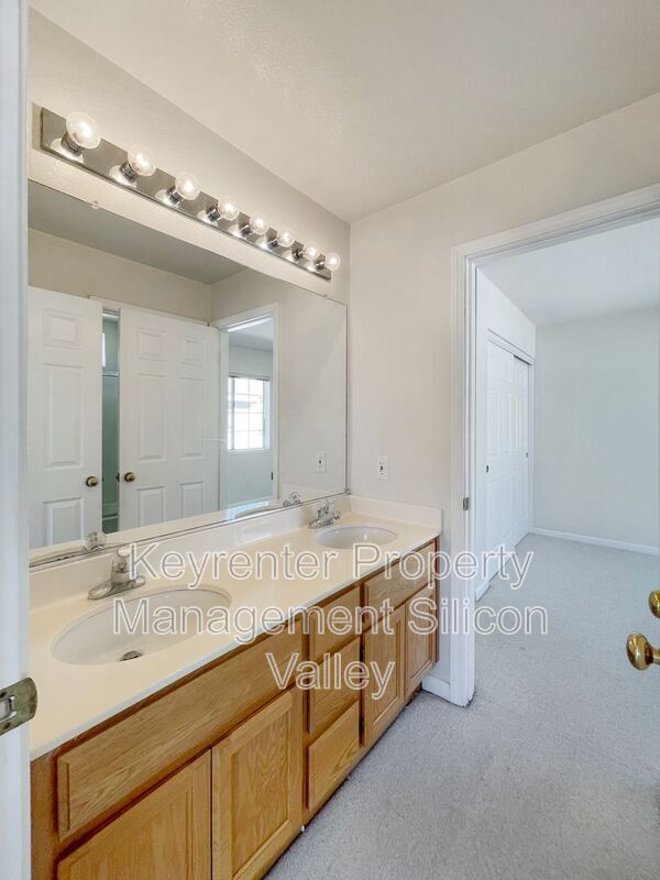 Building Photo - 1889 Kobuk Valley Common