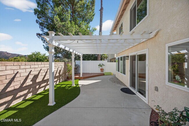 Building Photo - 4202 Lost Springs Dr