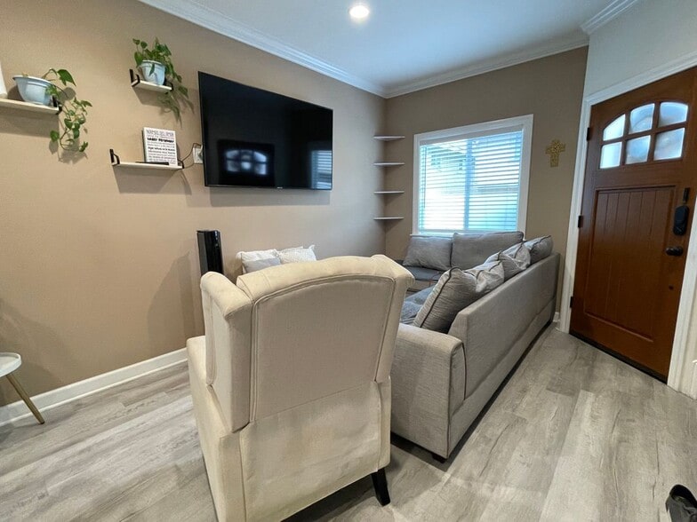 Building Photo - 6518 Walker Ave