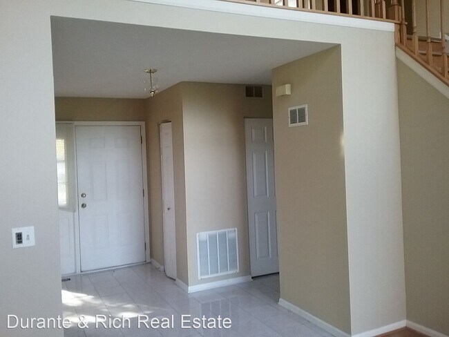 Building Photo - 3 br, 2.5 bath House - 88 Wiltshire Court