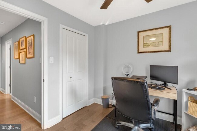 Building Photo - 2531 Collins St