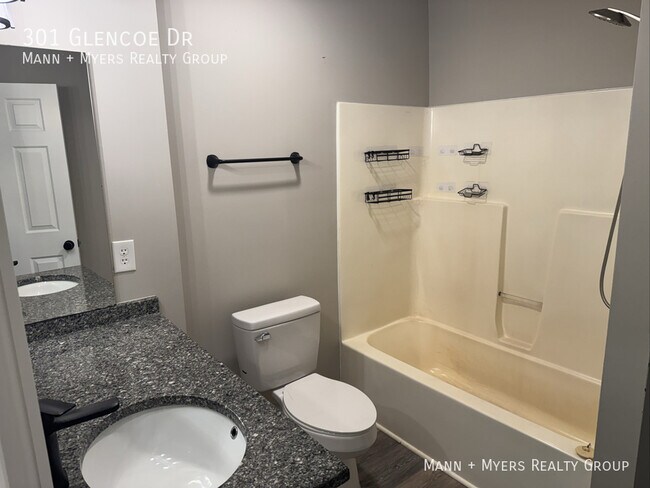 Building Photo - 301 Glencoe Dr