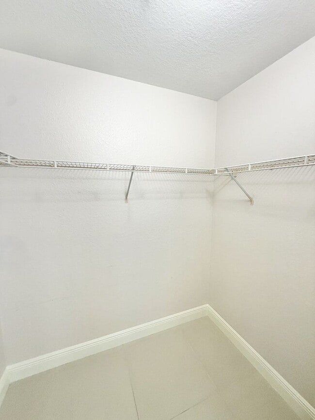 Building Photo - ** IBIS CLUB ** 1 BED / 1 BATH - CONDO - GATED COMMUNITY - SMALL PET OK! - ANNUAL RENTAL