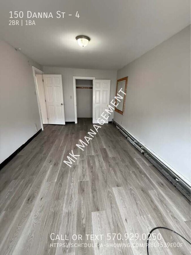 Building Photo - 150 Danna St