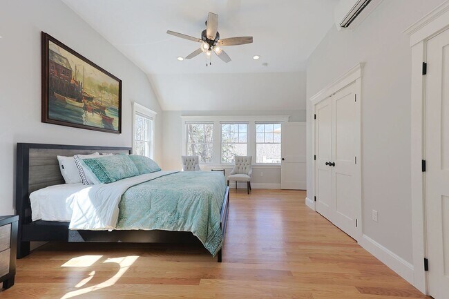 Building Photo - Newly Renovated Winter Rental on a Private...