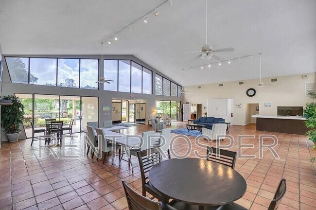 Building Photo - 3242 S Semoran Blvd