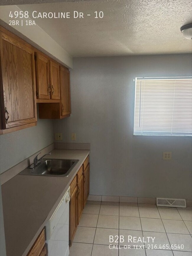 Building Photo - 4958 Caroline Dr