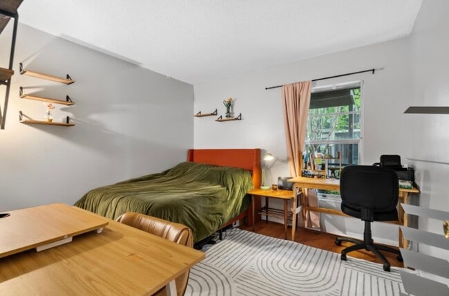 Building Photo - Beautiful 2 bedroom/2 bath Condo