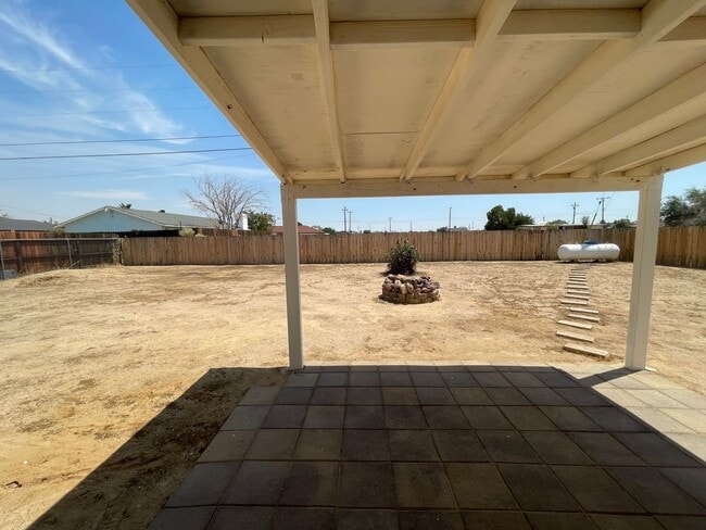 Building Photo - Modern Living in California City