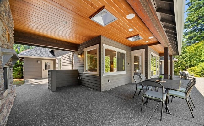 Building Photo - Beautiful Home in Semiahmoo!