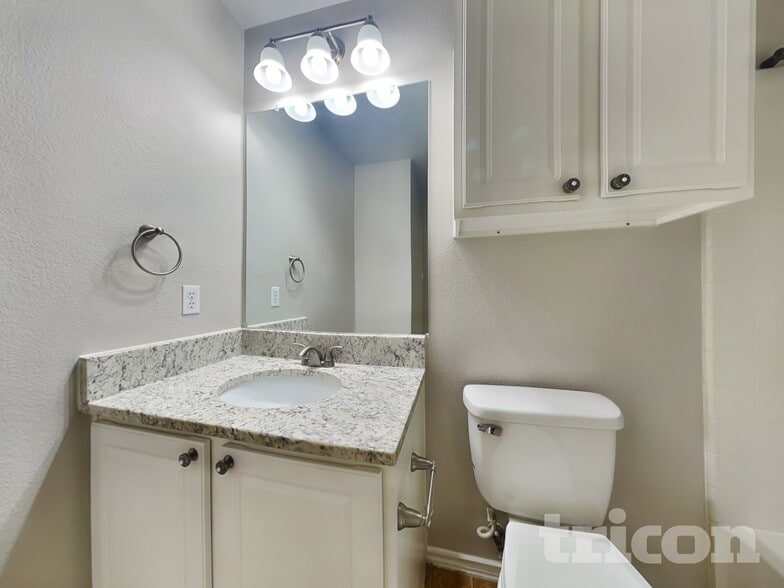 Building Photo - 201 Outfitter Dr