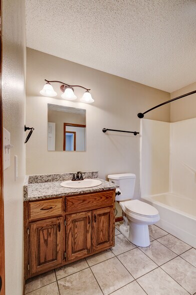 Building Photo - 325 Turf Ln