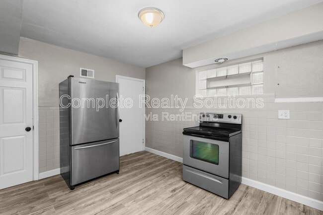 Building Photo - 6127 Lucille Ave