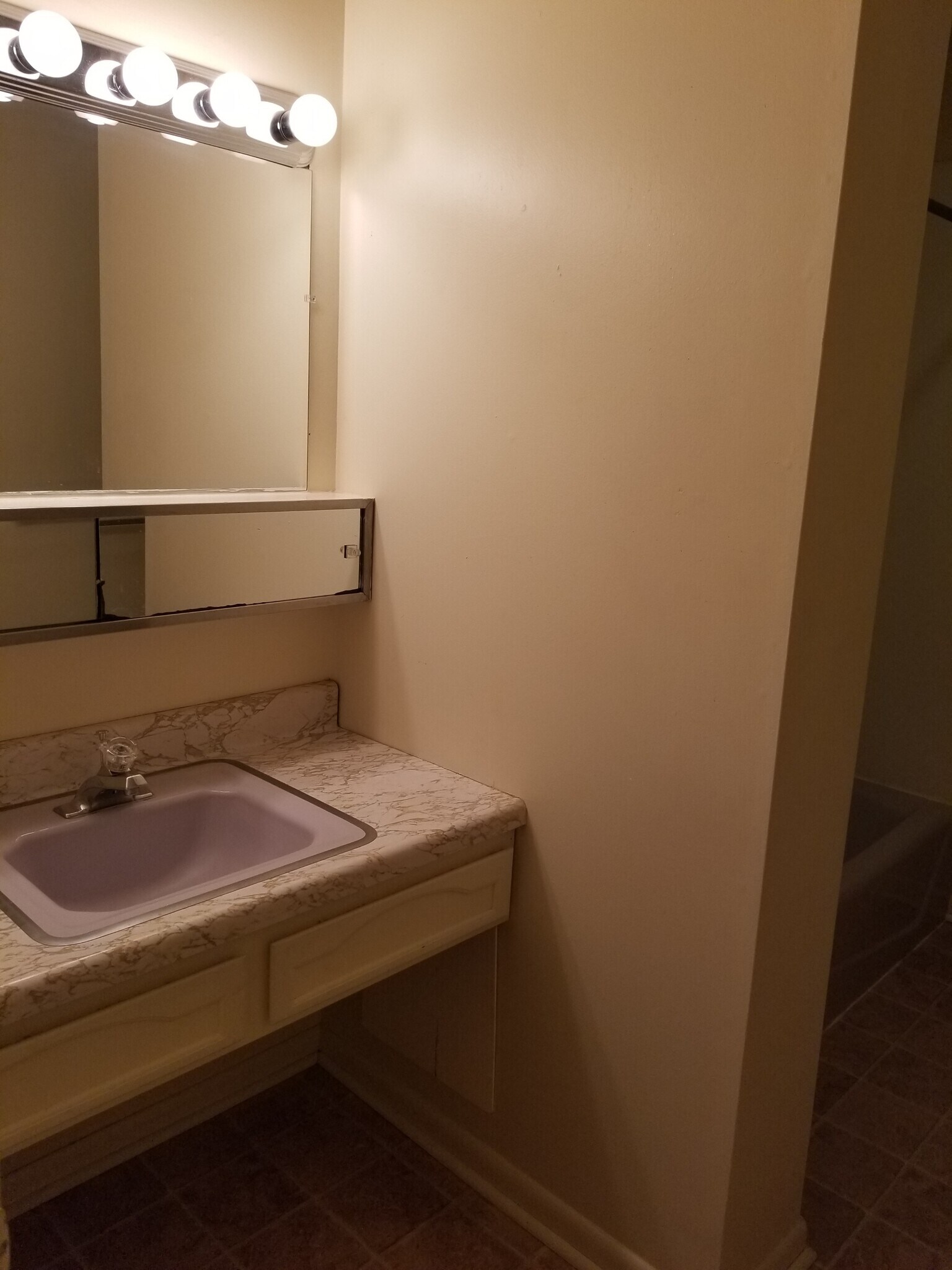 Building Photo - 2752 University Ave