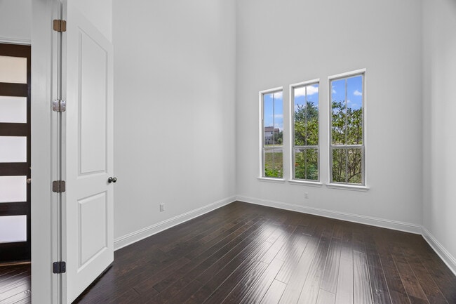 Building Photo - 567 Pecos River Xing