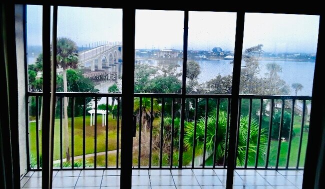 Building Photo - 944 Peninsula S Dr