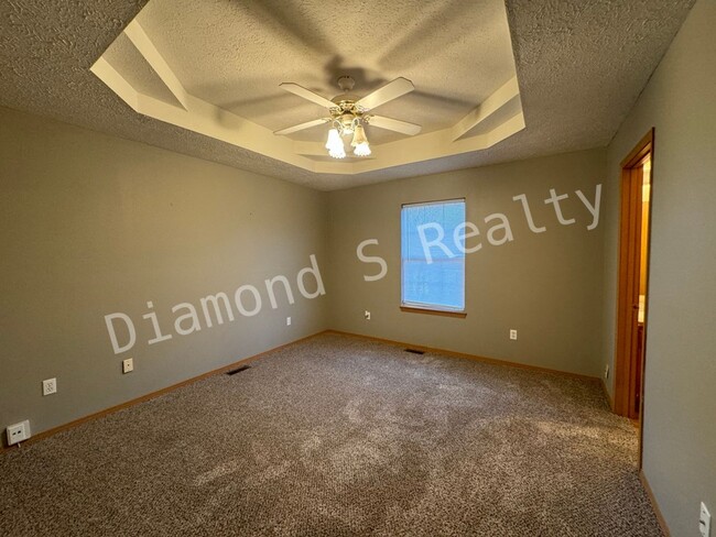 Building Photo - South Nixa Location!  3 Bedroom/2 Bath Home
