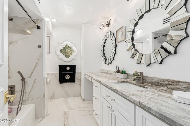 Building Photo - 10113 E Topaz Dr