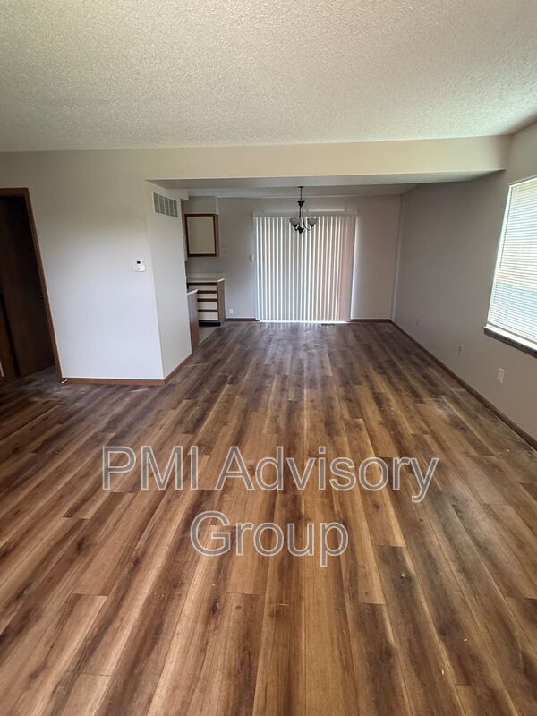 Building Photo - 2816 SW Westport Plaza Dr