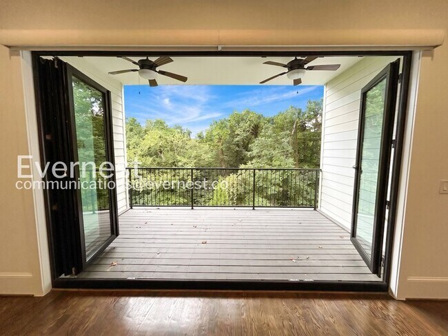 Building Photo - 5-Bed/4-Bath/Voucher Accepted/Available Now!