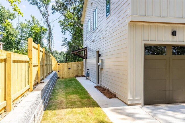 Building Photo - 2278 Tally Dr