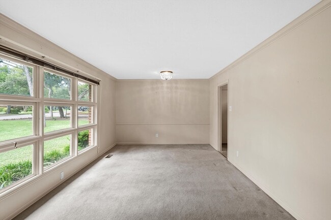 Building Photo - Private Woodway Retreat