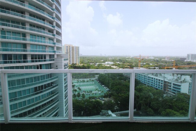 Building Photo - 2101 Brickell Ave