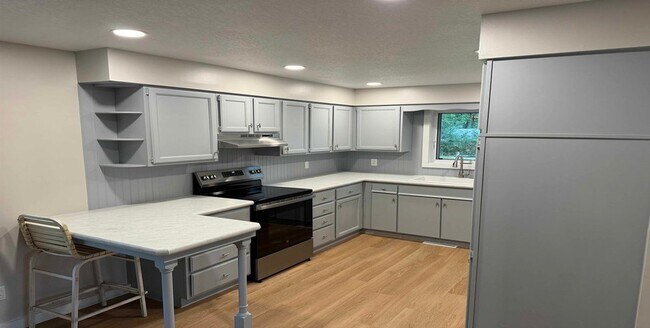 Building Photo - 40 Deep Lake Rd