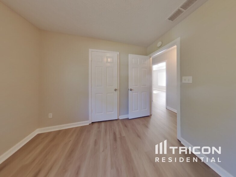 Building Photo - 280 Chestnut Dr