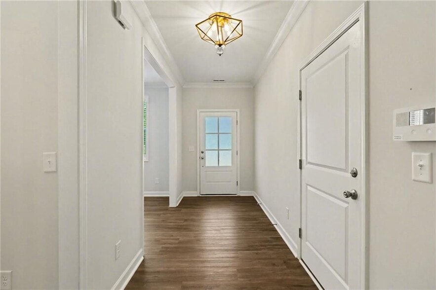 Building Photo - 545 Cresentry Brook