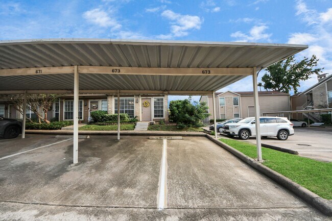 Building Photo - 1860 White Oak Dr