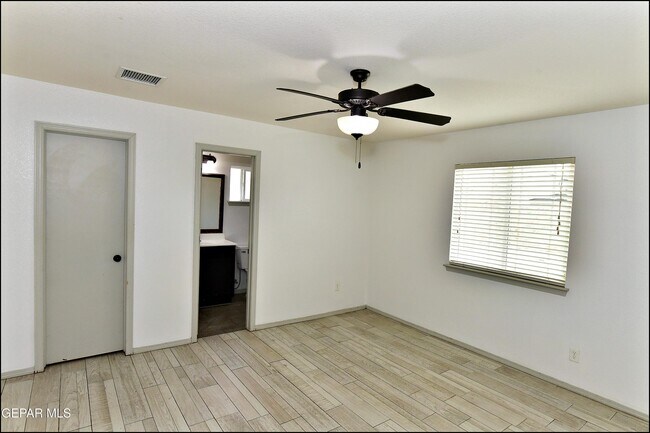 Building Photo - 872 Colbert Shapleigh Pl