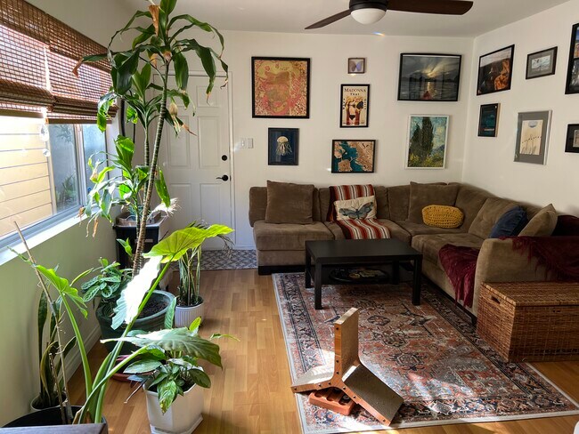 Building Photo - 4970 1/2 S Centinela Ave