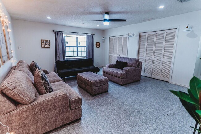 Building Photo - "Well-maintained 4-Bedroom Gem with 2 Full Baths and a Fireplace in Desirable Harker Heights Neig...