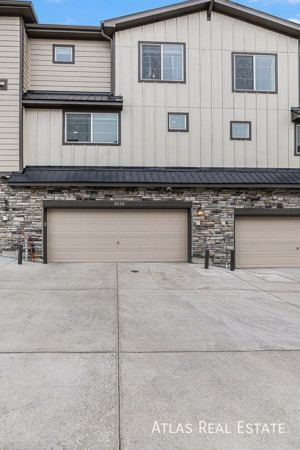 Building Photo - 1536 Castle Creek Cir