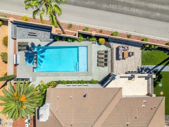 Building Photo - 8000 Silver King Dr