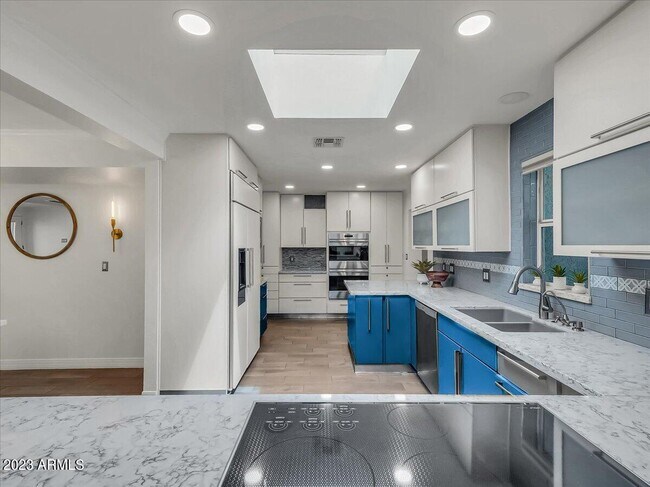 Building Photo - 3351 E Las Rocas Dr