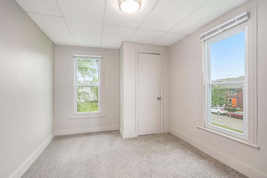 Building Photo - 505 La Grave Ave SE