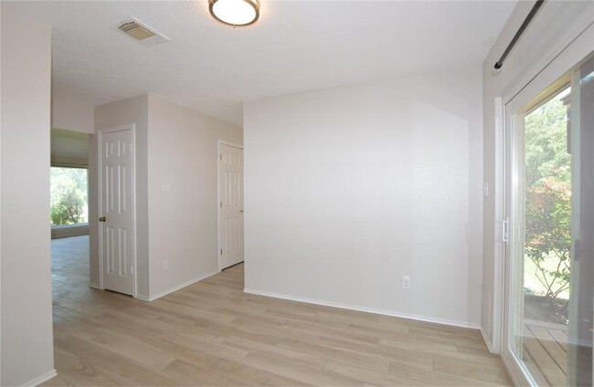 Building Photo - 703 Flower Field Ct