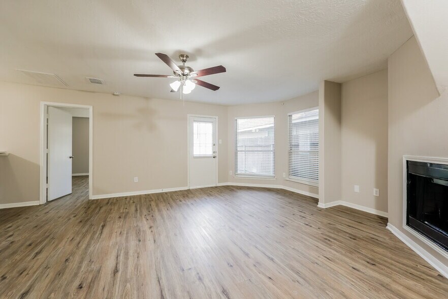 Building Photo - 18614 Willow Cove Dr