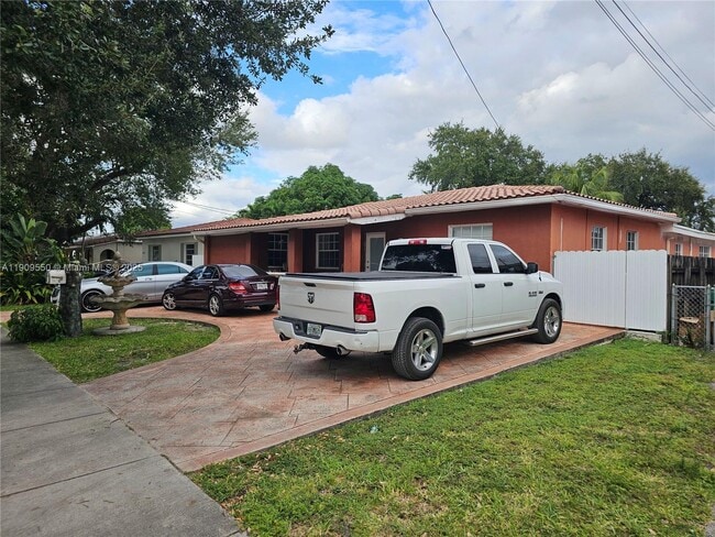 Building Photo - 651 SW 66th Ave