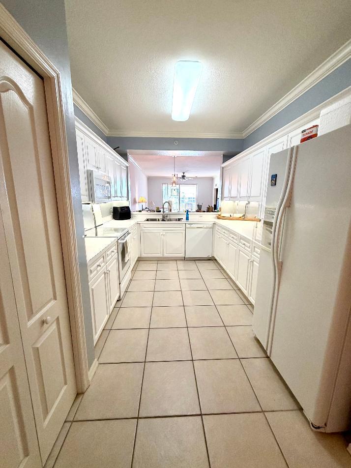 Building Photo - 8450 Kingbird Loop