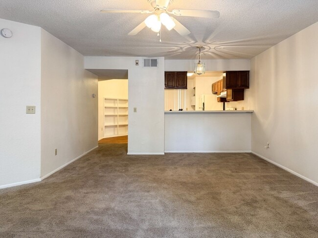 Building Photo - Manors of Bryn Mawr 2 Bed 2 Bath Condo AVAILABLE NOW!